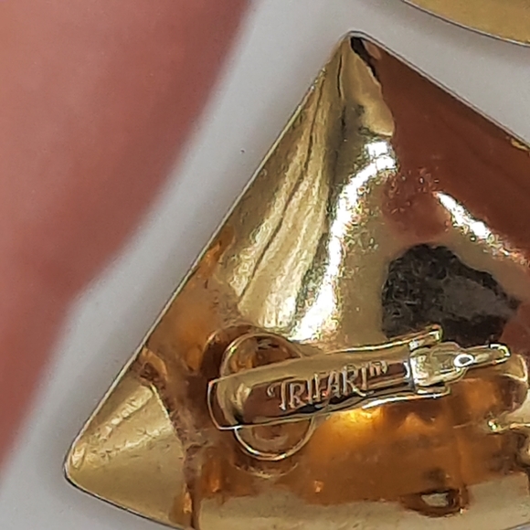 Trifari Triangle Gold Earrings - Picture 5 of 6